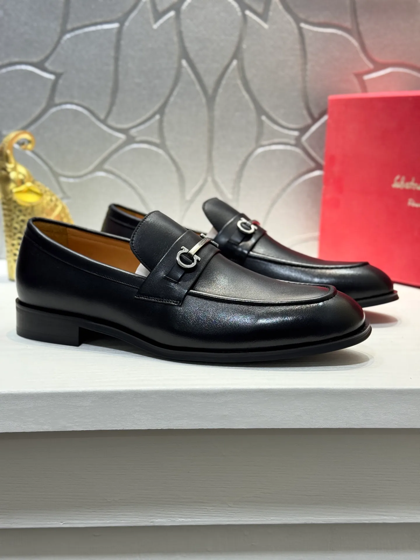 Men's shoes 💰460 Ferragamo [Ferragamo] top imported suit men's shoes 💯Original copy of the official website, product materials: selected imported embossed calfskin + luxury hardware buckle accessories ~ imported water-dyed cow 🐂 leather lining. Strong three-dimensional visual effect, original combination outsole, multiple colors available😘 Size: 39-44 (38.45.46.47 customized YS)